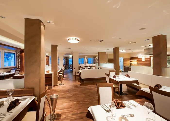 詹妮斯城堡酒店 4* 瑟弗浩斯